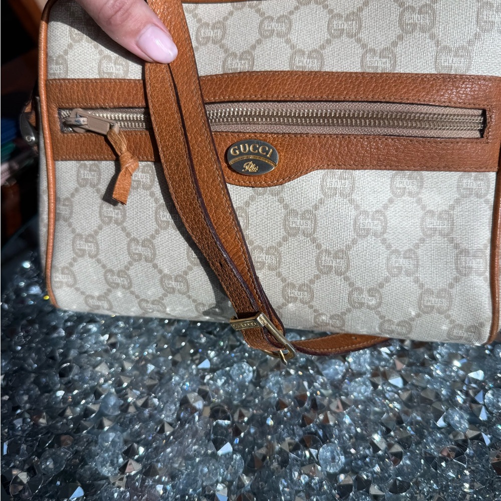 EUC Gucci Plus  Monogram crossbody bag - Picture 3 of 8